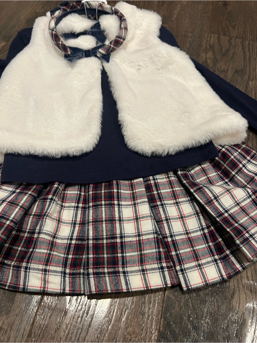 NWT Tahari Girls Navy Top, White Faux Fur Vest & Plaid Skirt Set size 3T - Picture 2 of 4